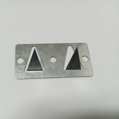 Schieben Sie Steckerklemmen herunter