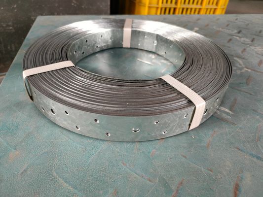 Durchbohrte Metallbandrollen ¥ Verzinkte Verkleidungs- und Rahmenwerkzeuge
